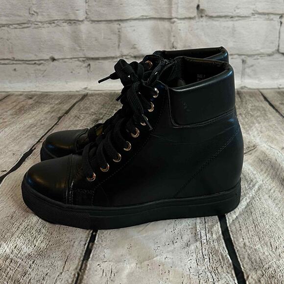 D10 Lulus Black Hightop Sneaker Boots with Side Zipper, Size 7, Pre-owned - Picture 4 of 7